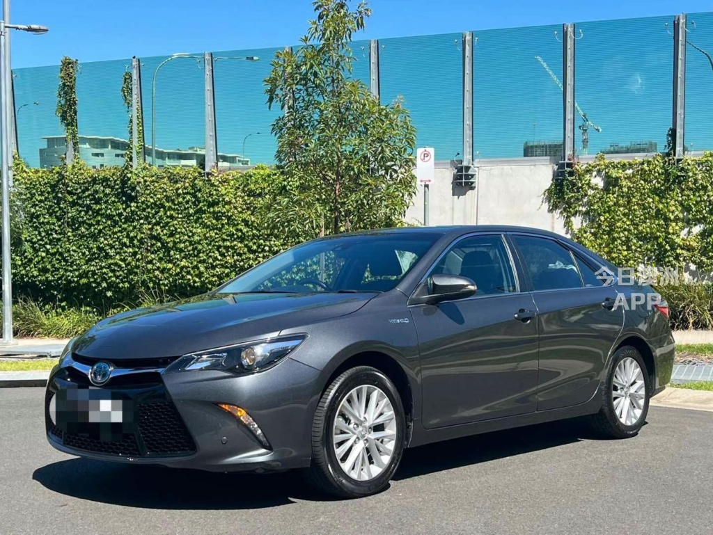 2017 年 Toyota Camry Atara SL Hybrid 自动