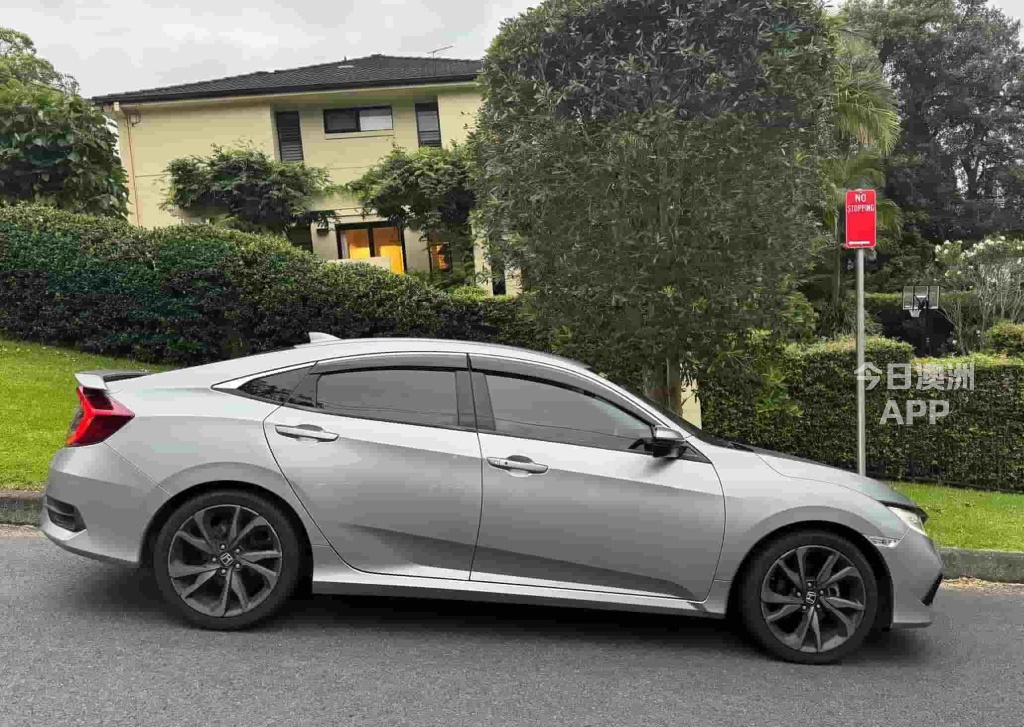 NSW 有图低里程MY2019 Honda Civic RS 银灰色全皮本人一手车主
