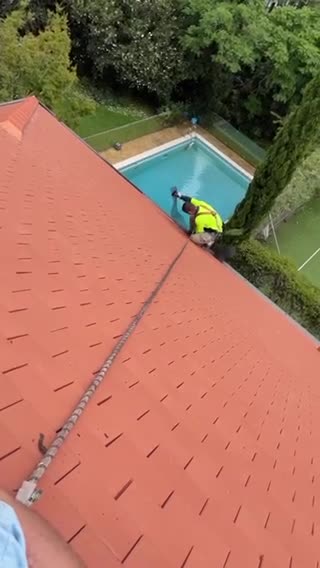  专业维修屋顶漏水洗瓦喷漆