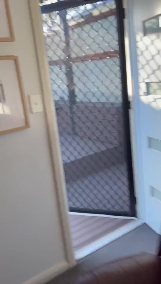 Bonnyrigg 后院两室带厨卫和大凉亭奶奶房价格面议